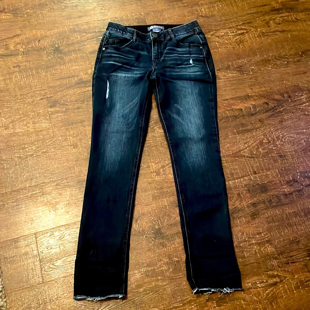 Never worn Democracy Ab Solution skinny jeans. Size 2 but fits more like a 4/6.